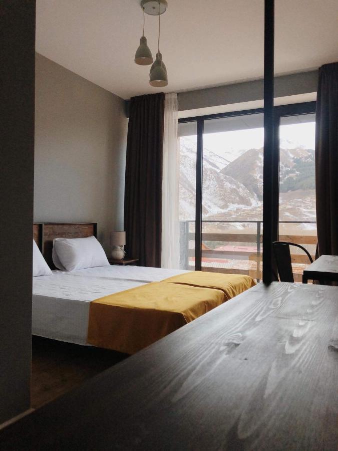 Capra Hotel Kazbegi Buitenkant foto