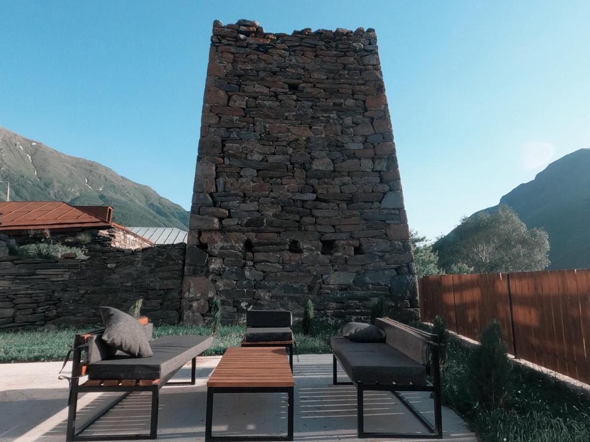 Capra Hotel Kazbegi Buitenkant foto