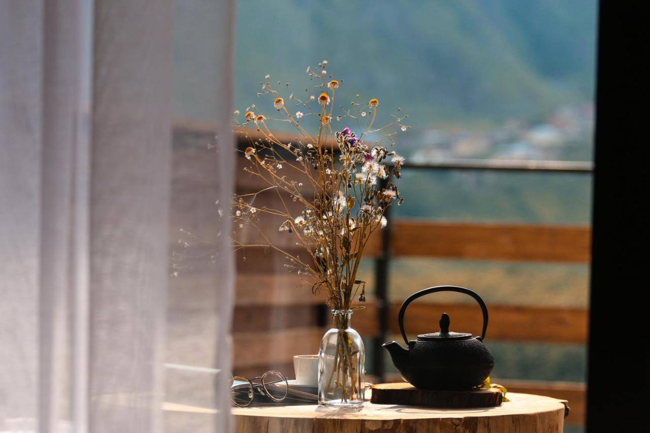 Capra Hotel Kazbegi Buitenkant foto