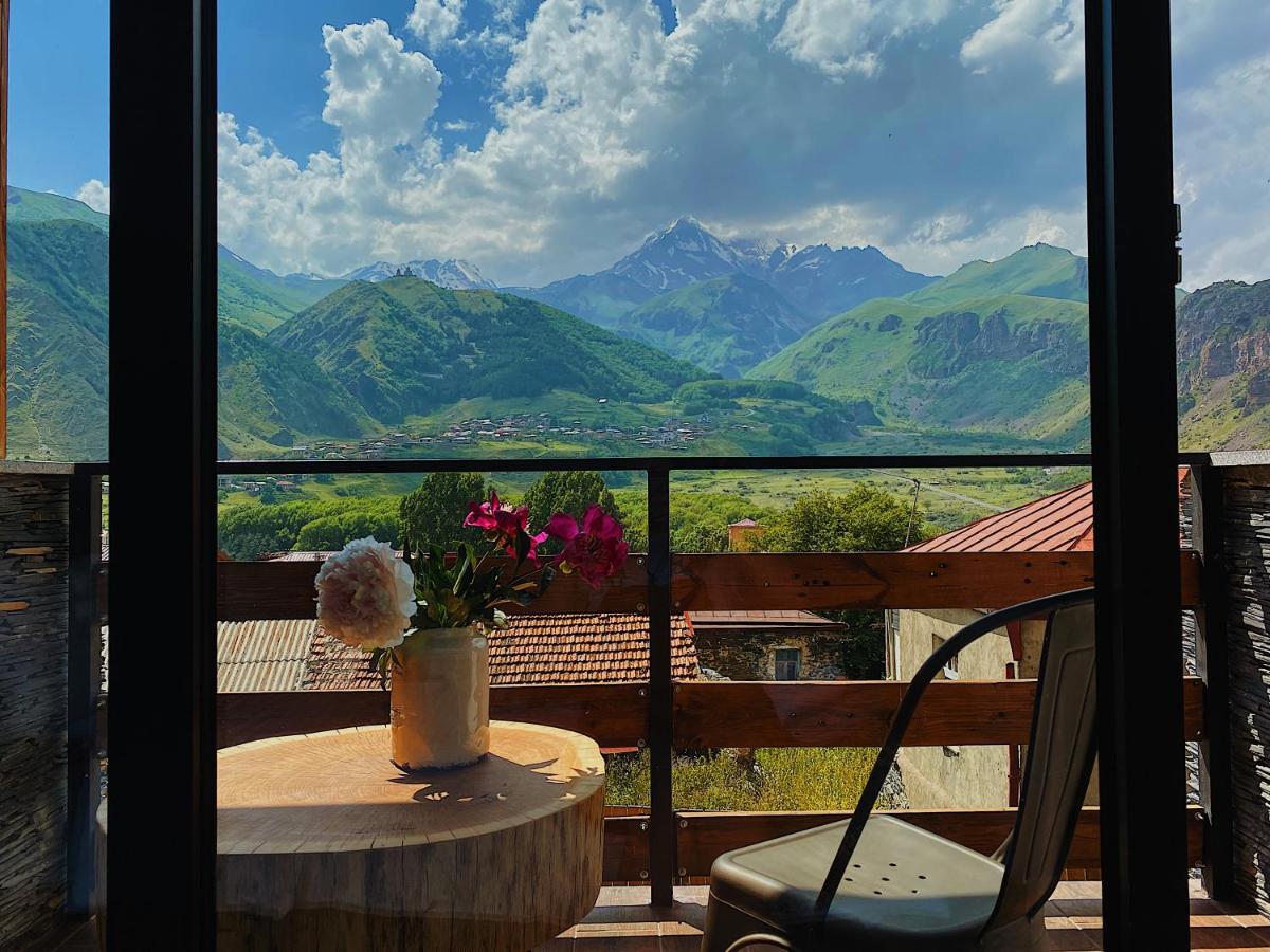Capra Hotel Kazbegi Buitenkant foto