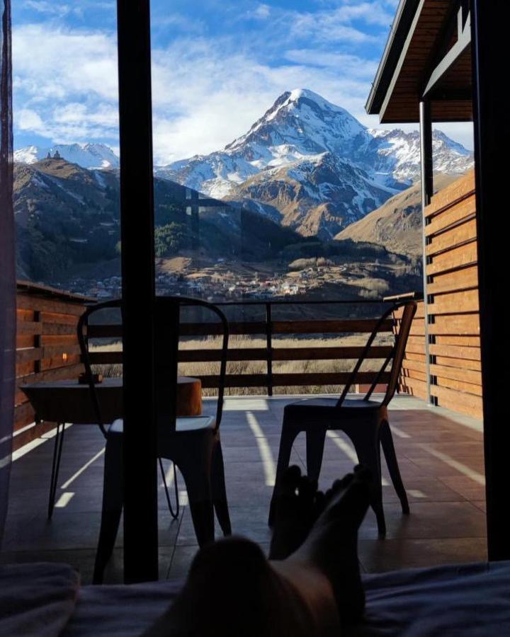 Capra Hotel Kazbegi Buitenkant foto