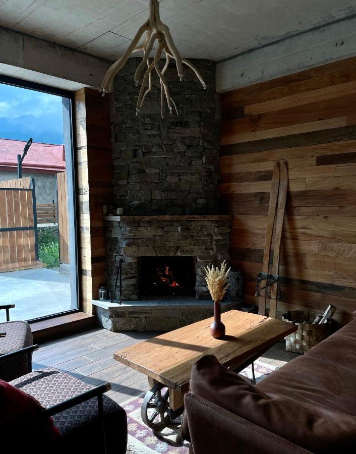 Capra Hotel Kazbegi Buitenkant foto
