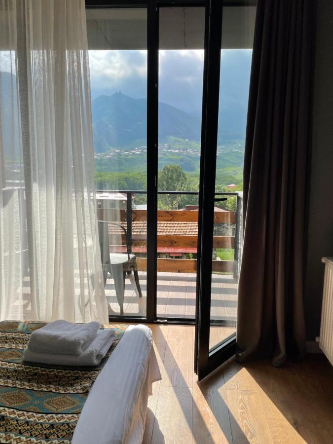 Capra Hotel Kazbegi Buitenkant foto