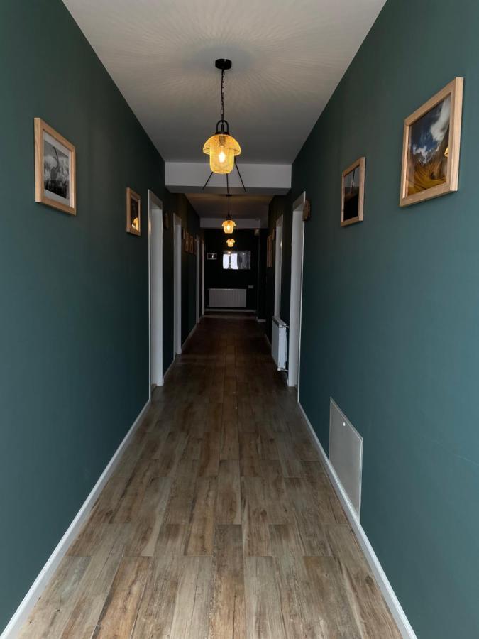 Capra Hotel Kazbegi Buitenkant foto