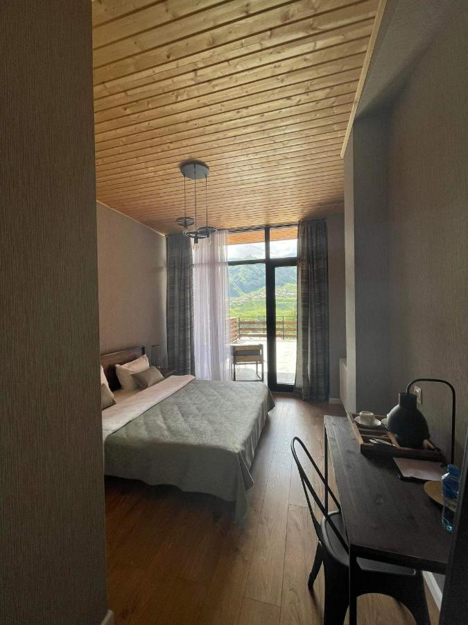 Capra Hotel Kazbegi Buitenkant foto