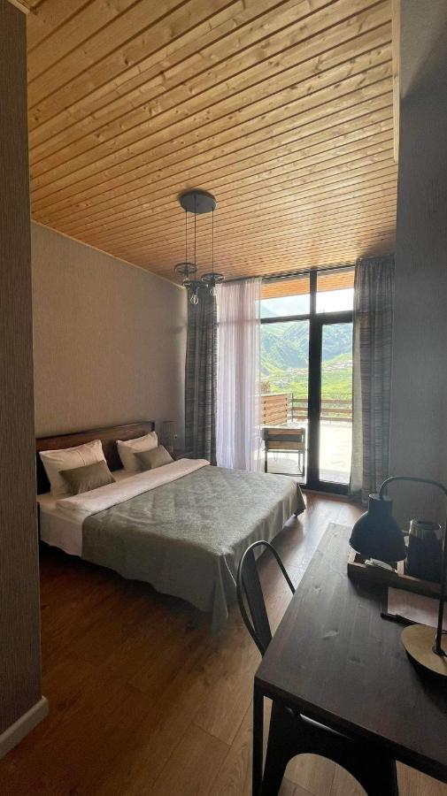 Capra Hotel Kazbegi Buitenkant foto