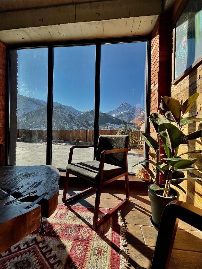 Capra Hotel Kazbegi Buitenkant foto