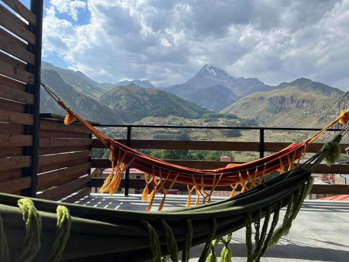 Capra Hotel Kazbegi Buitenkant foto