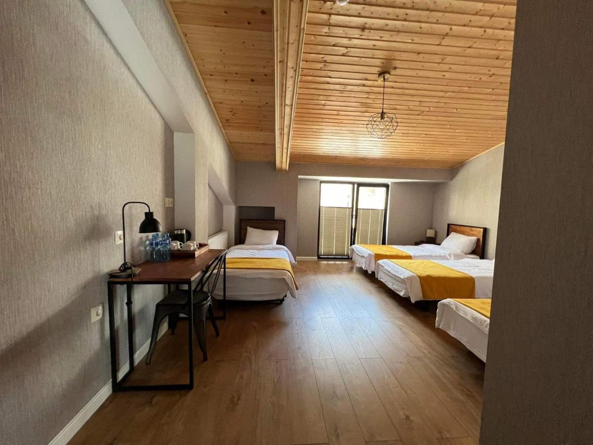 Capra Hotel Kazbegi Buitenkant foto