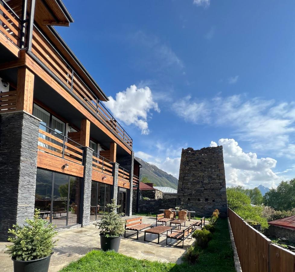 Capra Hotel Kazbegi Buitenkant foto