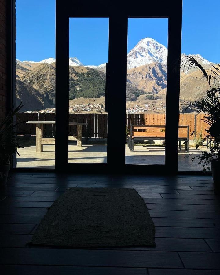Capra Hotel Kazbegi Buitenkant foto