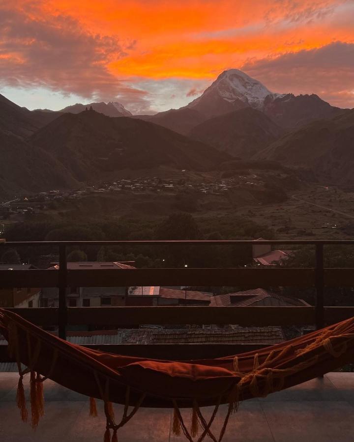 Capra Hotel Kazbegi Buitenkant foto